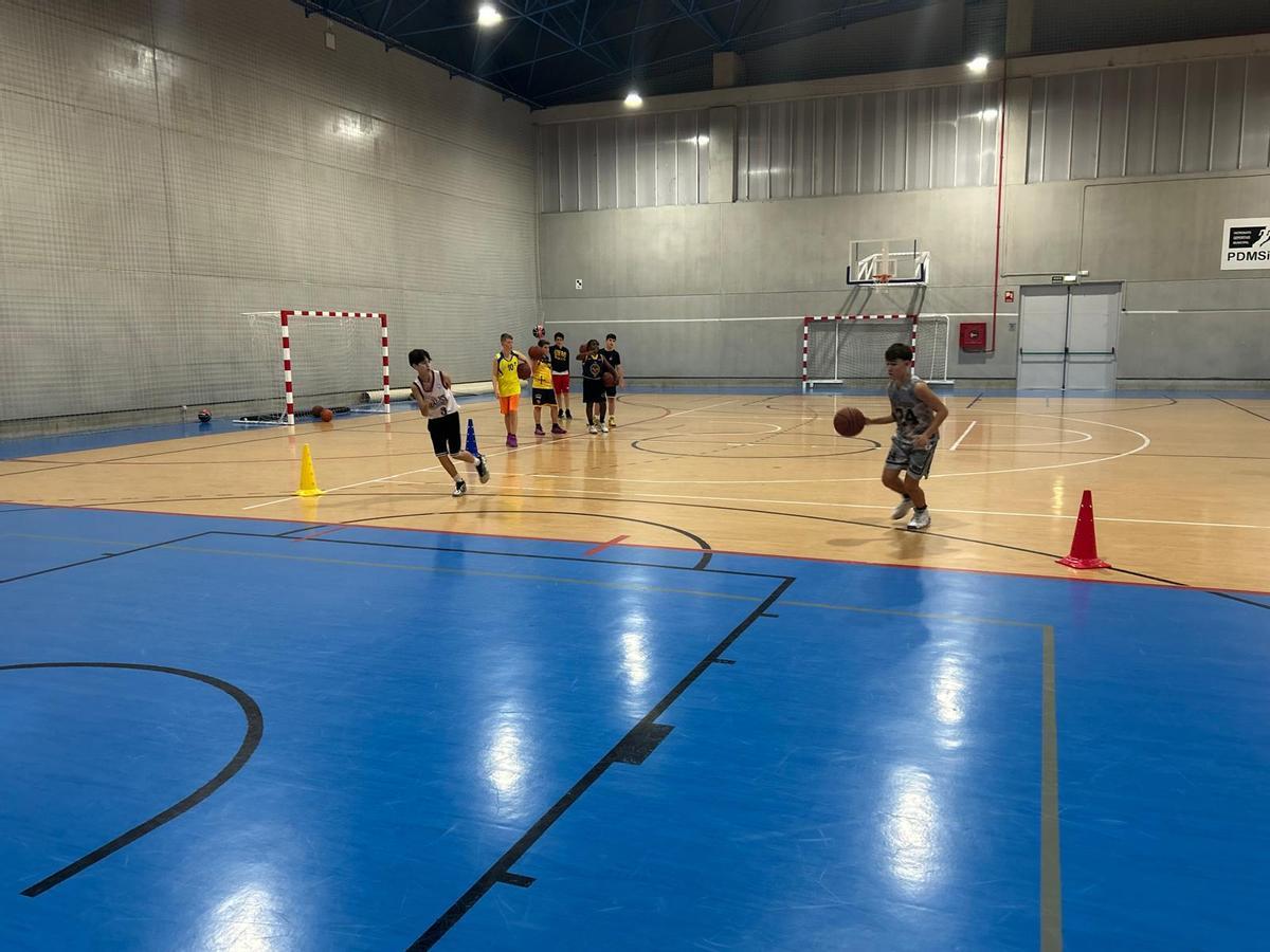 Entrenamiento del Club Baloncesto Siero