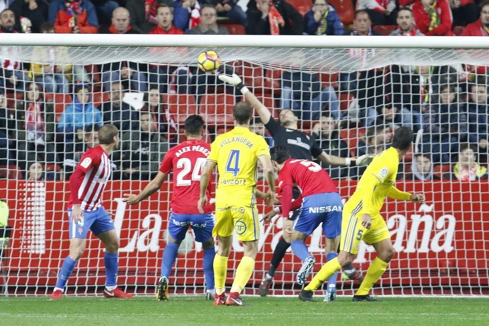 El partido entre el Real Sporting y el Cádiz, en imágenes