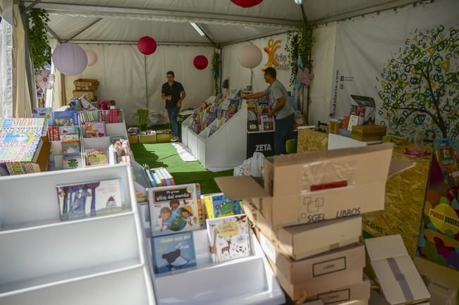 PREPARATIVOS FERIA DEL LIBRO