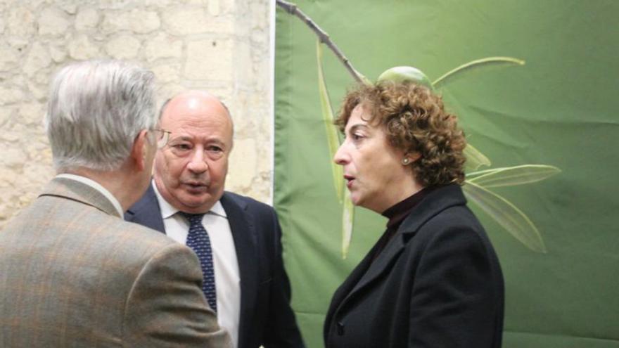 El subdelegado de Defensa, Juan Bosco con María Teresa Belmonte, alcaldesa de Bigastro y senadora.
