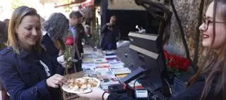 Roscas y libros para un San Xurde que se consolida en Asturias