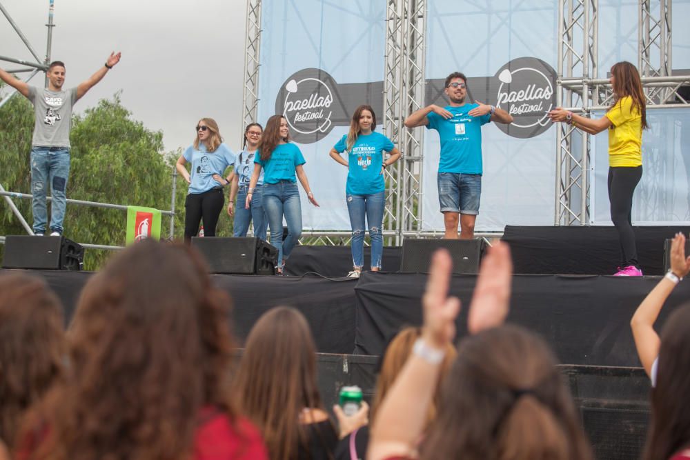 Miles de estudiantes en la macrofiesta universitar