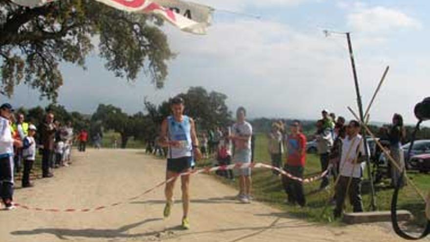 200 corredores participan en el I Cross Solidario de Jaraíz