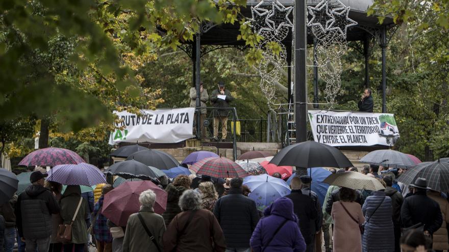 GALERÍA | Concentración en Cáceres por el tren Ruta de la Plata