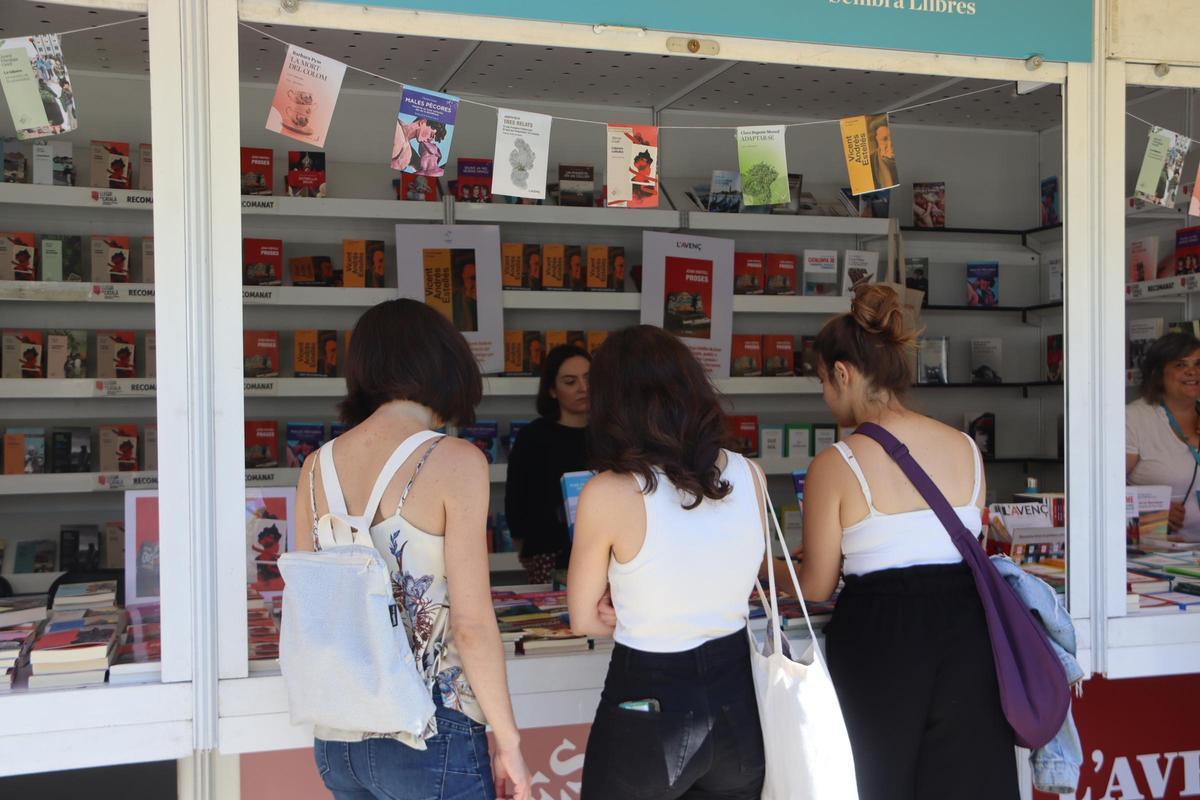 La Setmana del Llibre en Català cierra con 100.000 visitas La Setmana del Llibre en Català cierra con 100.000 visitas