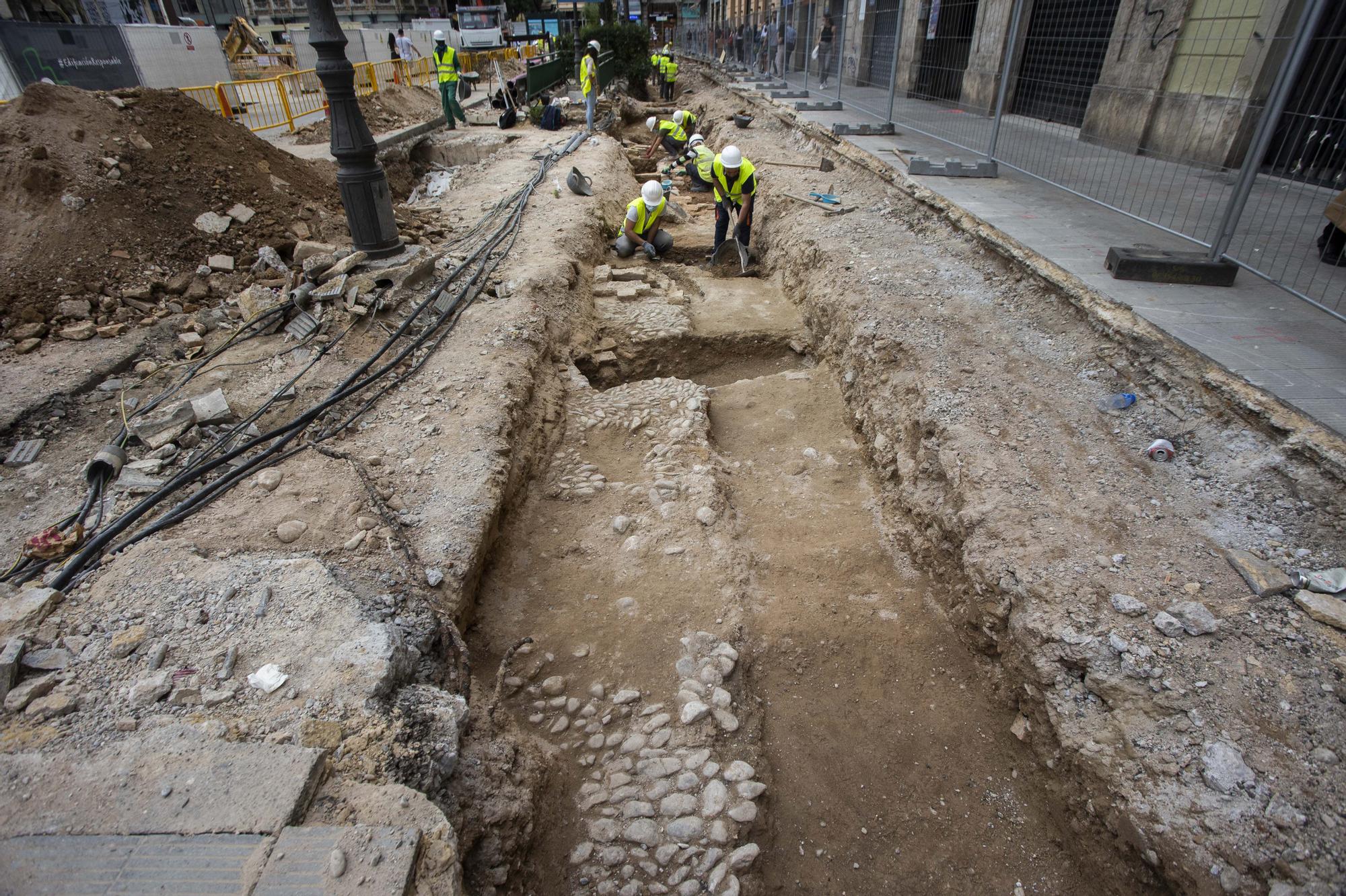 Las obras de la Reina sacan a la luz una posible cuarta muralla de València