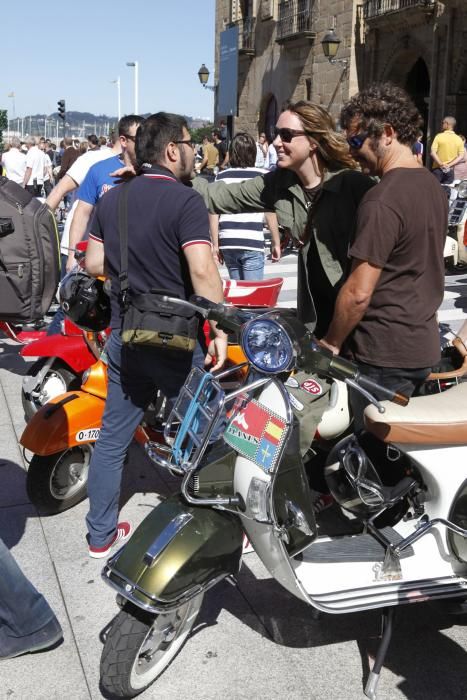 Concentración de vespas en Gijón