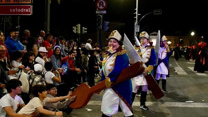 El parón al inicio del desfile del Entierro de la Sardina se debió a "incidentes con algunos espectáculos"