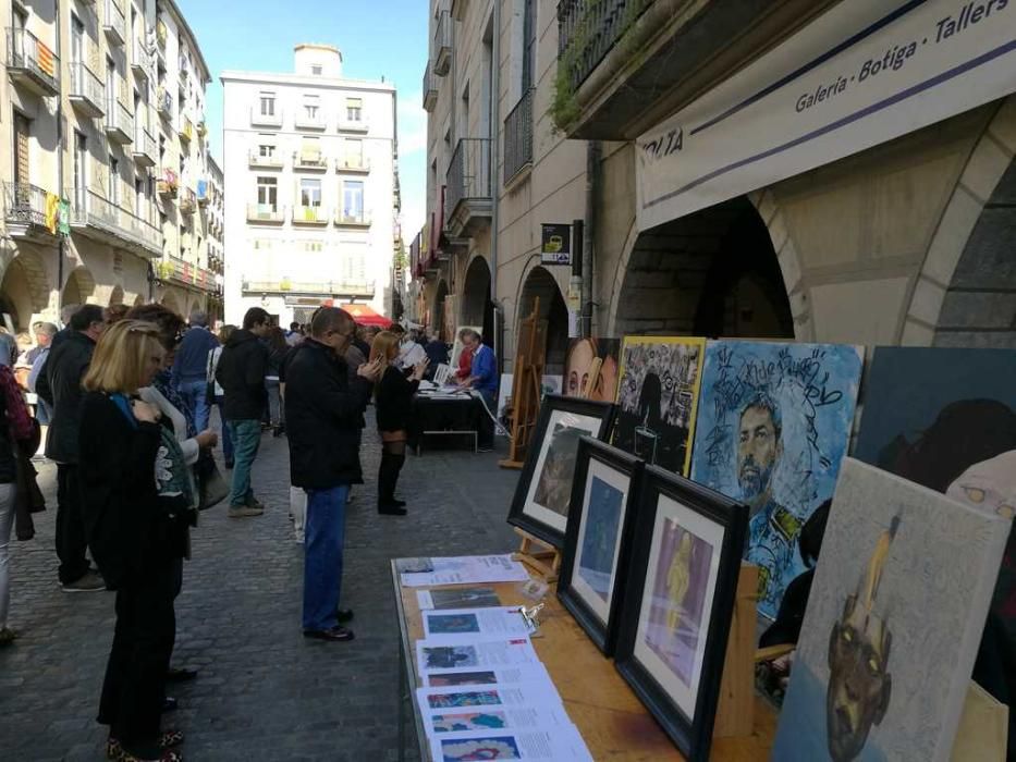 Milers de persones omplen el Barri Vell de Girona per Tots Sants