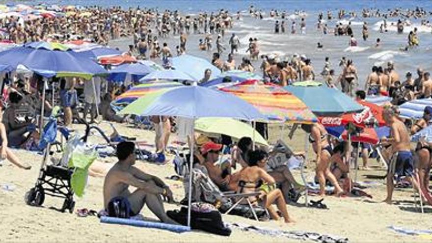 Castellón se prepara para vivir otro verano con récord total de turistas