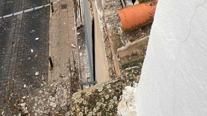 Xàtiva multa a la propiedad del inmueble cuyo voladizo se derrumbó en la calle Hostals