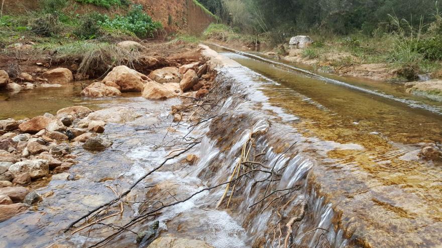 El agua corre en es Broll de Buscastell. / J.M.L.R.