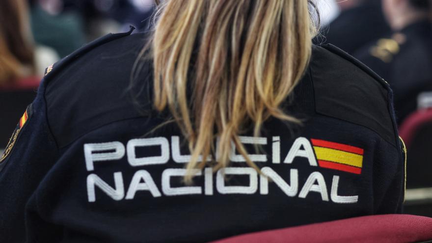 La Policía detiene a un hombre por acosar a 25 mujeres de entre 13 y 22 años a través de redes sociales