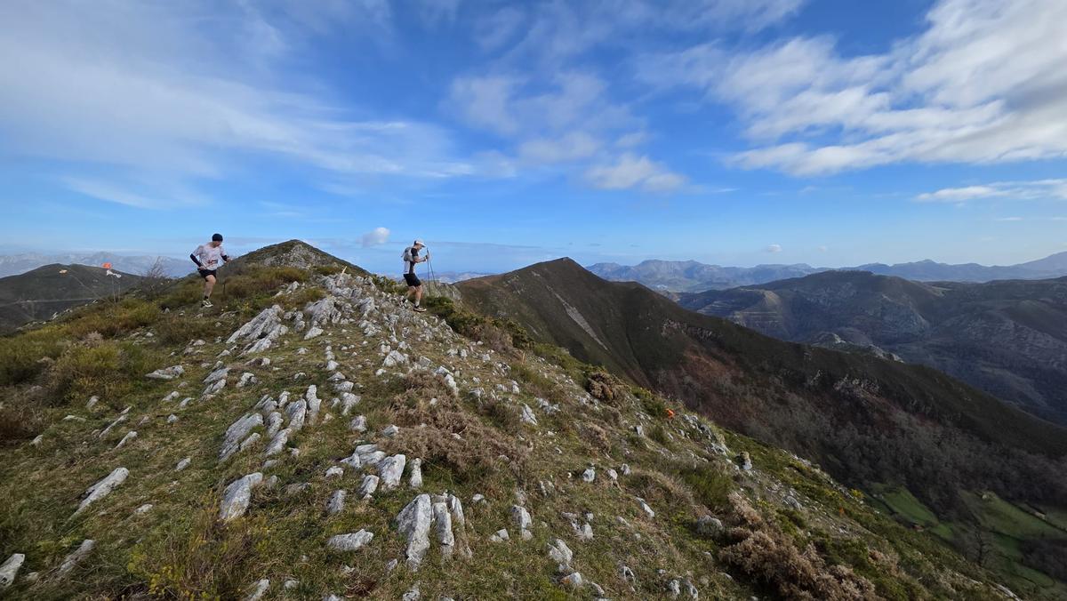 Dos participantes enn la carrera.