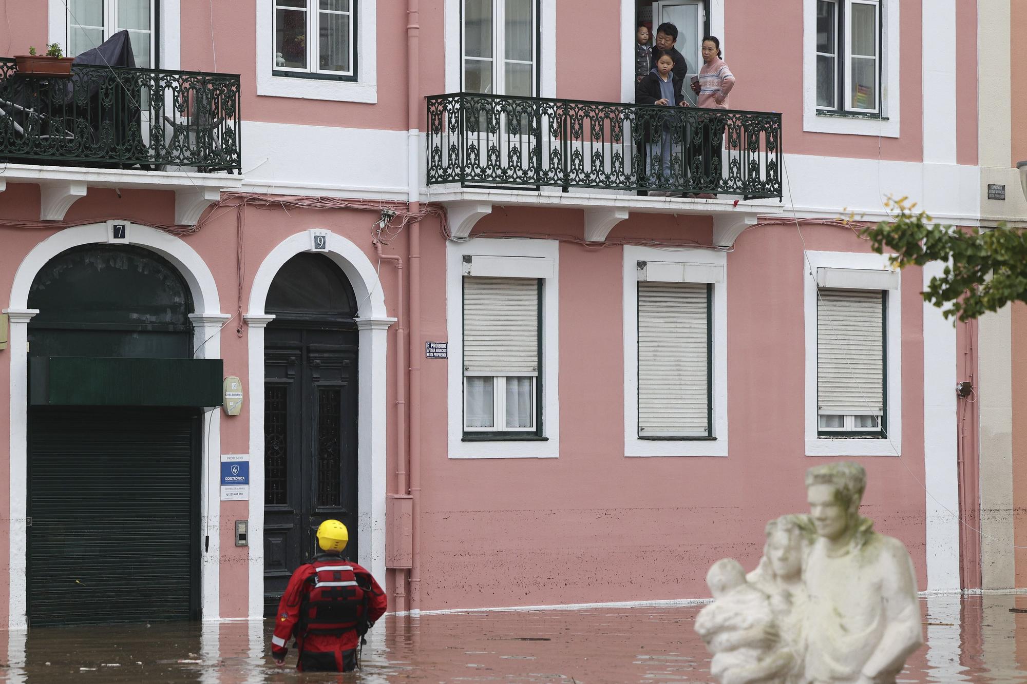 Lisboa sucumbe al aguacero: "¡Quédese en casa!"