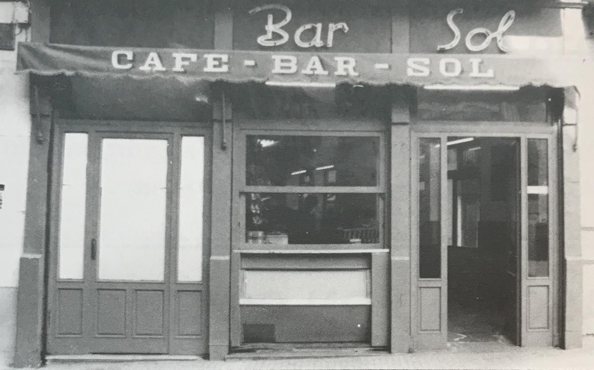 Fachada del Bar Sol de Cartagena en los años noventa