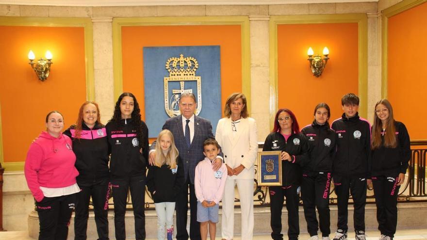 Canteli recibe a los clubes de artes marciales Hanami y Arenas tras sus éxitos: “Sois un ejemplo para las nuevas generaciones"