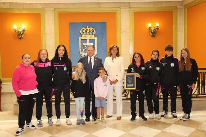 Canteli recibe a los clubes de artes marciales Hanami y Arenas tras sus éxitos: “Sois un ejemplo para las nuevas generaciones"