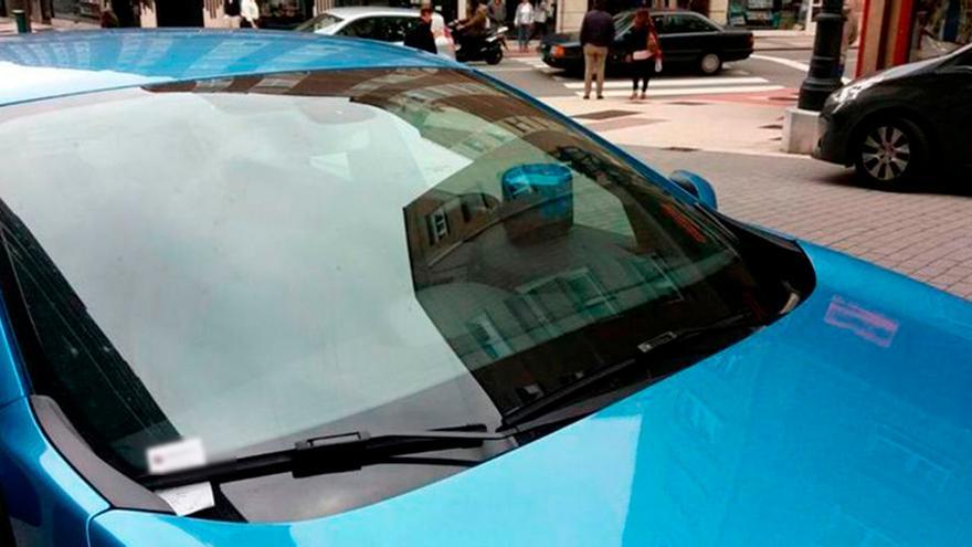 Multa: Hasta 200 euros de multa pese tener el coche bien aparcado y parado en la calle