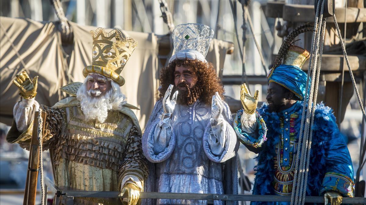 Barcelona  05 01 2020  Barcelona  Los Reyes Magos de Oriente a su llegada al Port Vell de Barcelona antes del comienzo de la cabalgata por las calles de la ciudad  Fotografia de Jordi Cotrina