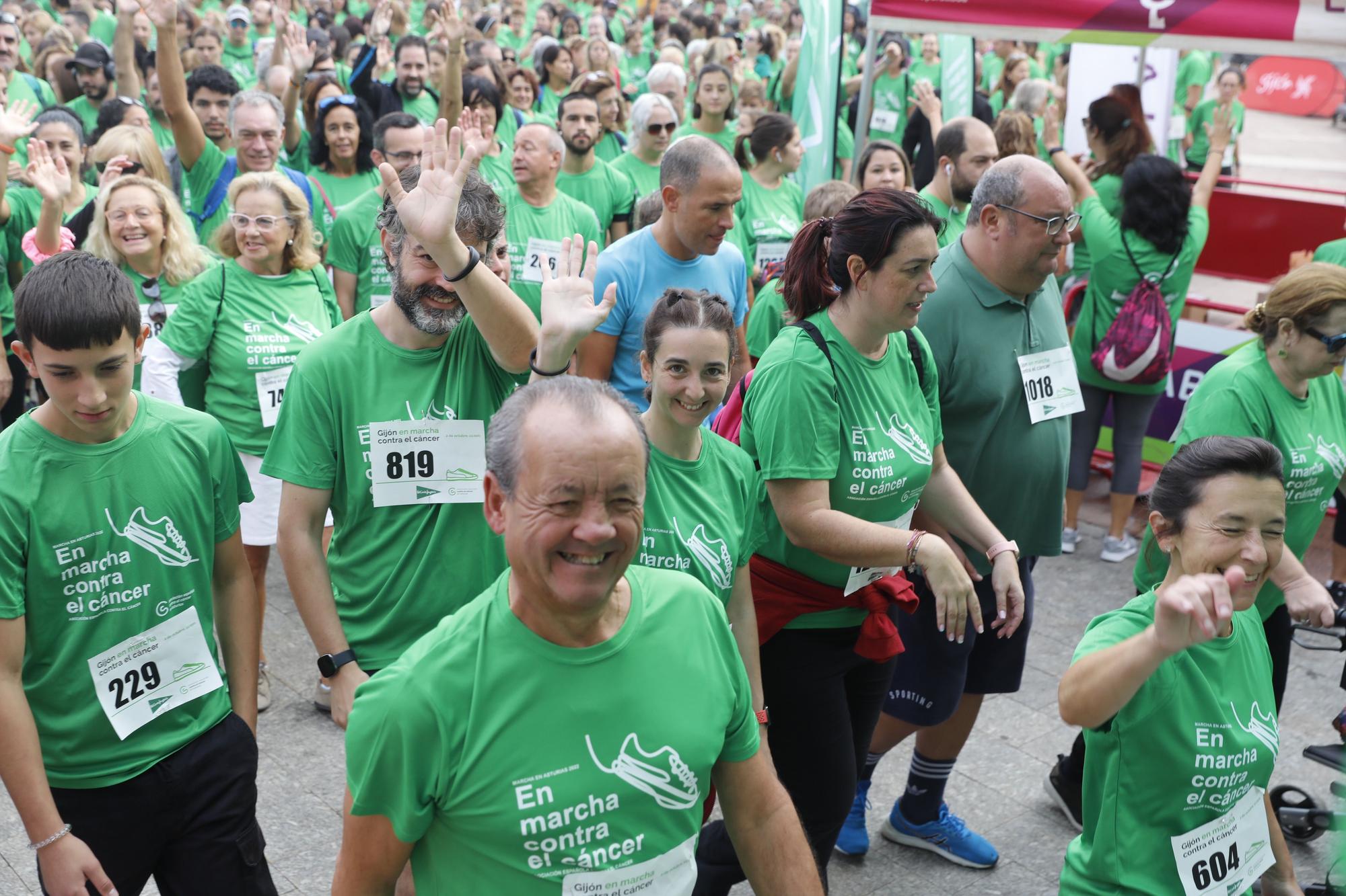 EN IMÁGENES: Asturias se echa a la calle para correr contra el cáncer