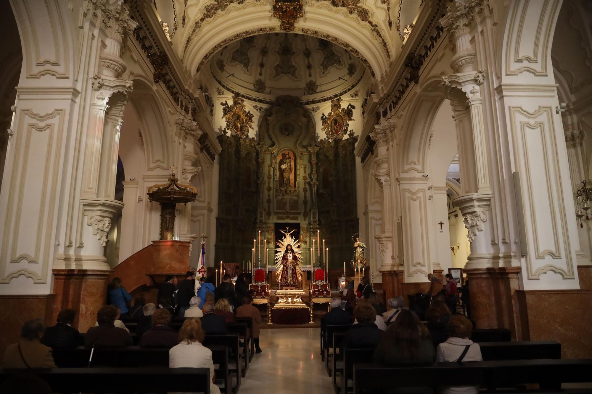 Colas en Santiago por la devoción por el Cristo de Medinaceli