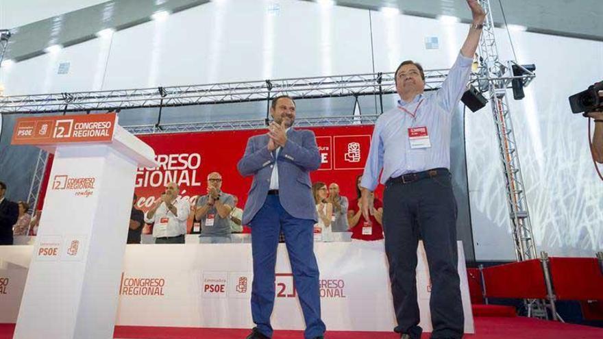 La reivindicación de un tren digno se cuela en la apertura del congreso del PSOE extremeño