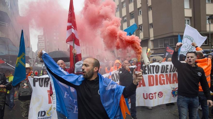 Primera reunión del ERE de la estiba de Avilés: primer desacuerdo