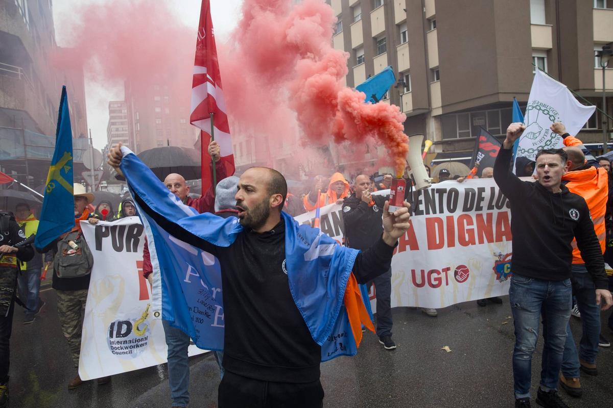 Los estibadores, en una manifestación el pasado 14 de marzo en Avilés.
