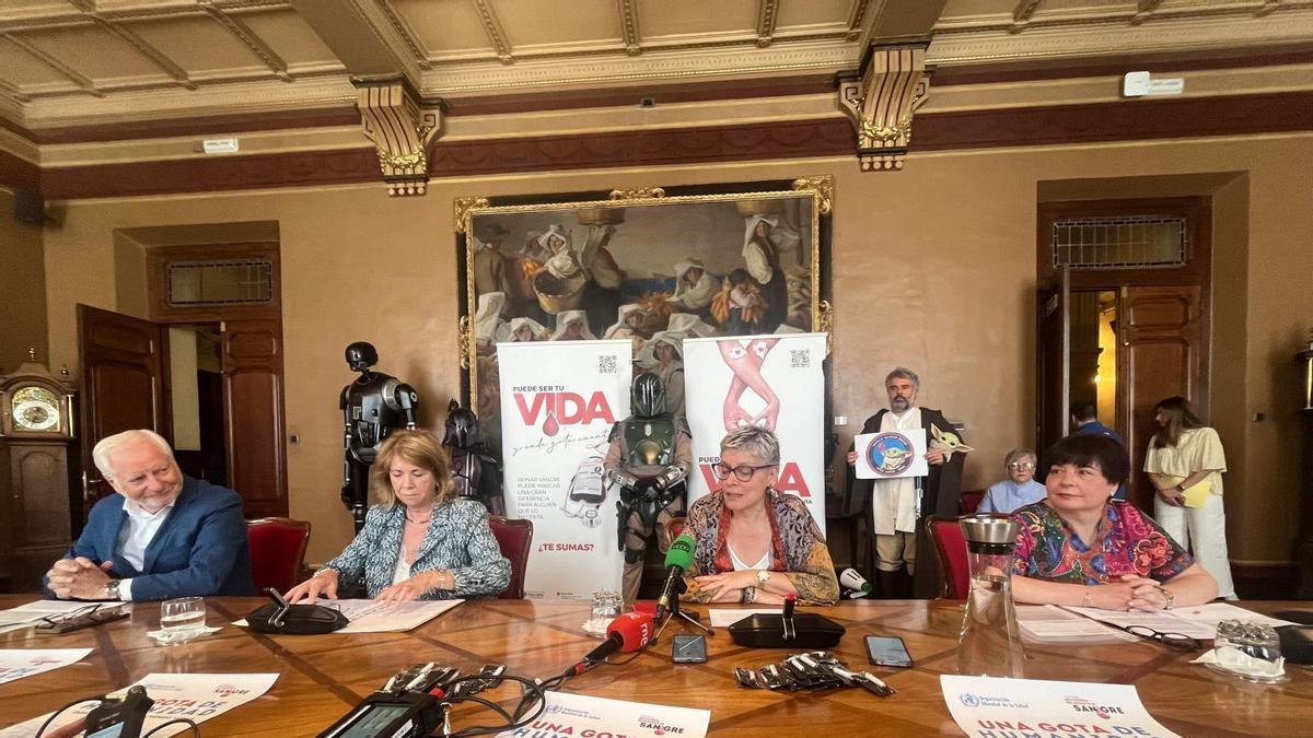 José María Lana, Celia Fernández, Concepción Saavedra y Maite Díaz, en la presentación, en la Junta.
