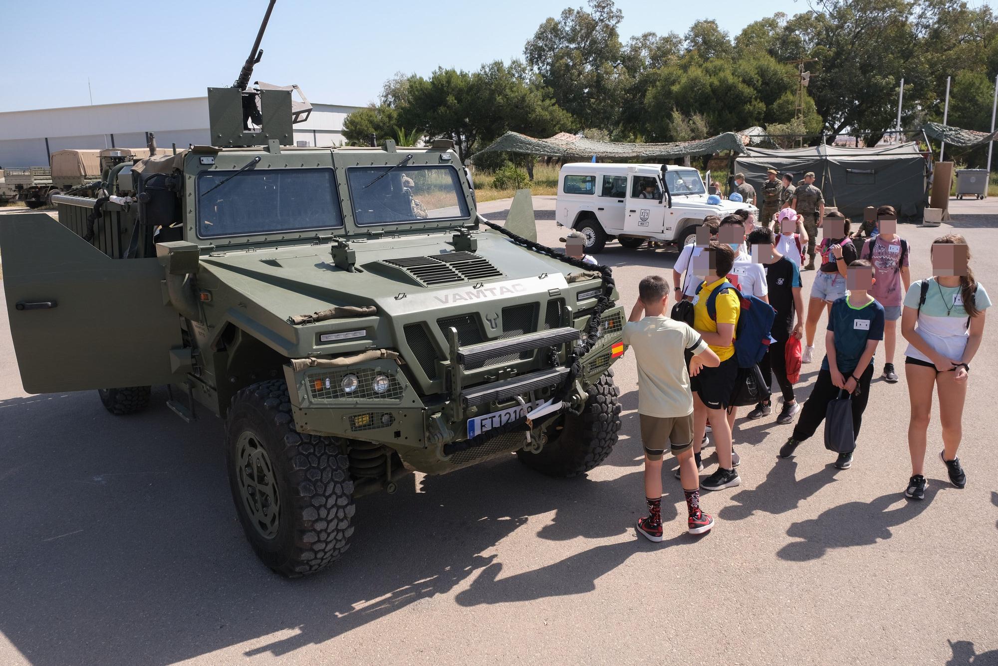 1600 niños de colegios de la provincia visitan la base militar del MOE en Rabasa