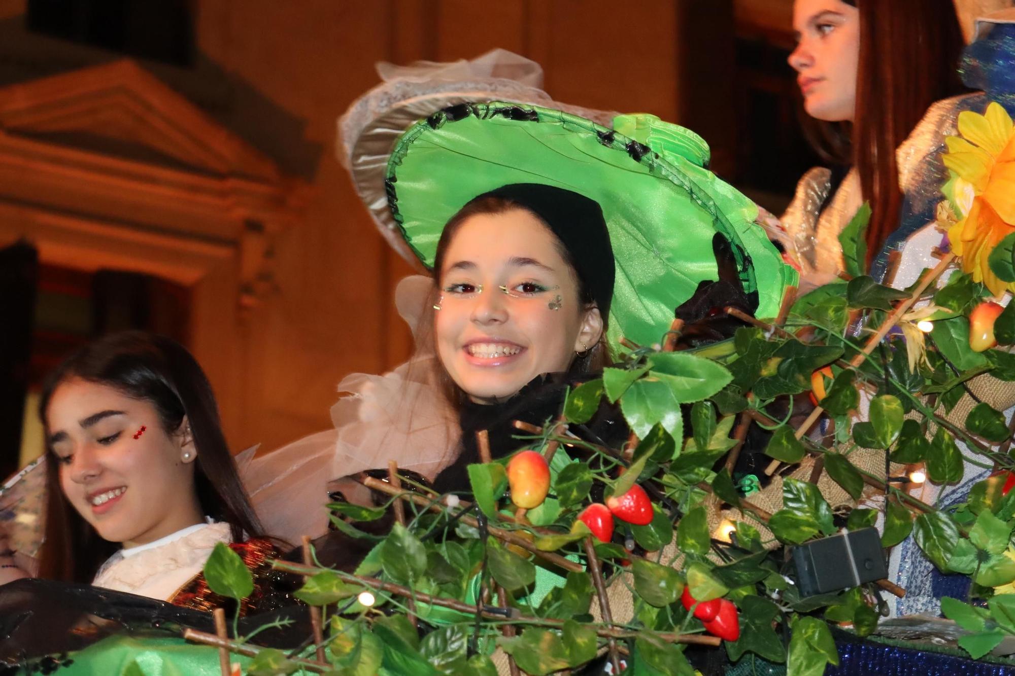 Vuelta a casa de Laura, Paula y las falleras 2023