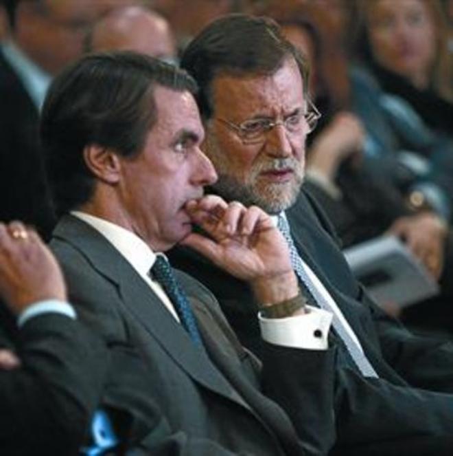 Aznar y Rajoy cruzan confidencias en la entrega del Premio FAES de la Libertad 2012 a Vargas Llosa.