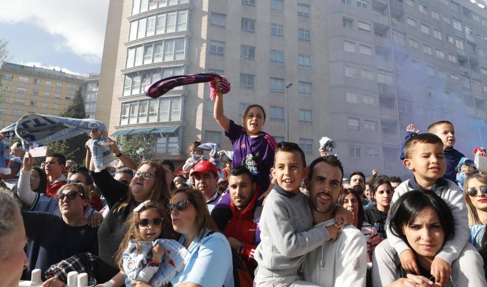 El celtismo vuelve a demostrar fuerza y compromiso en el recibimiento al Celta a su llegada al estadio.