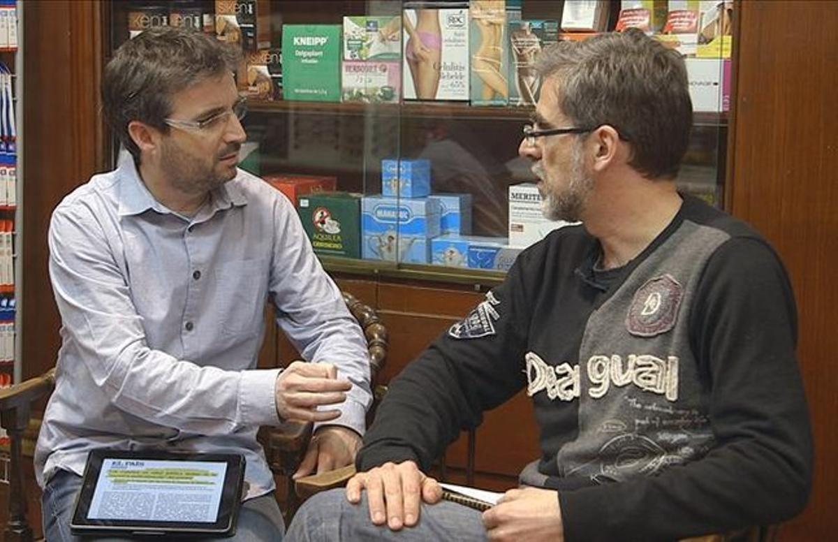 Jordi Évole, amb el metge Enrique Gavilán, en el reportatge d’aquest diumenge de ’Salvados’.