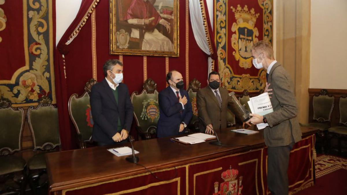 José Armando Tellado, de Capsa Food, recogiendo el premio en la categoría de sostenibilidad. | Fernando Rodríguez