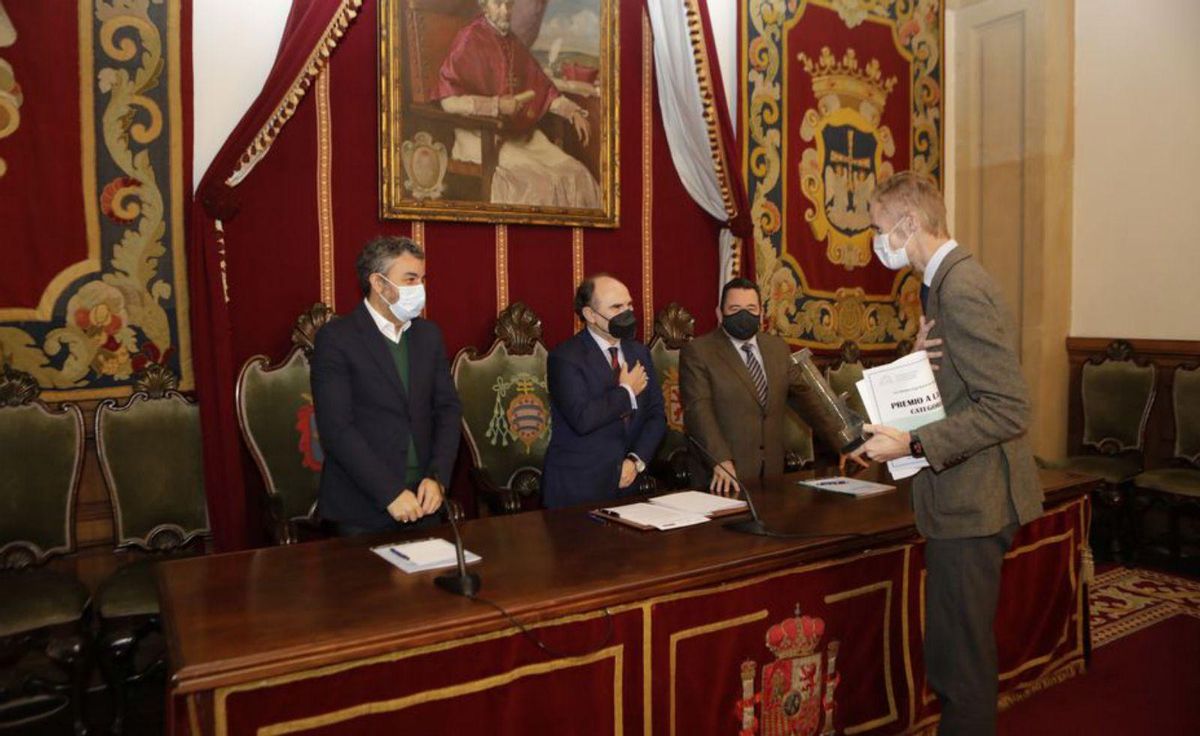 José Armando Tellado, de Capsa Food, recogiendo el premio en la categoría de sostenibilidad. | Fernando Rodríguez