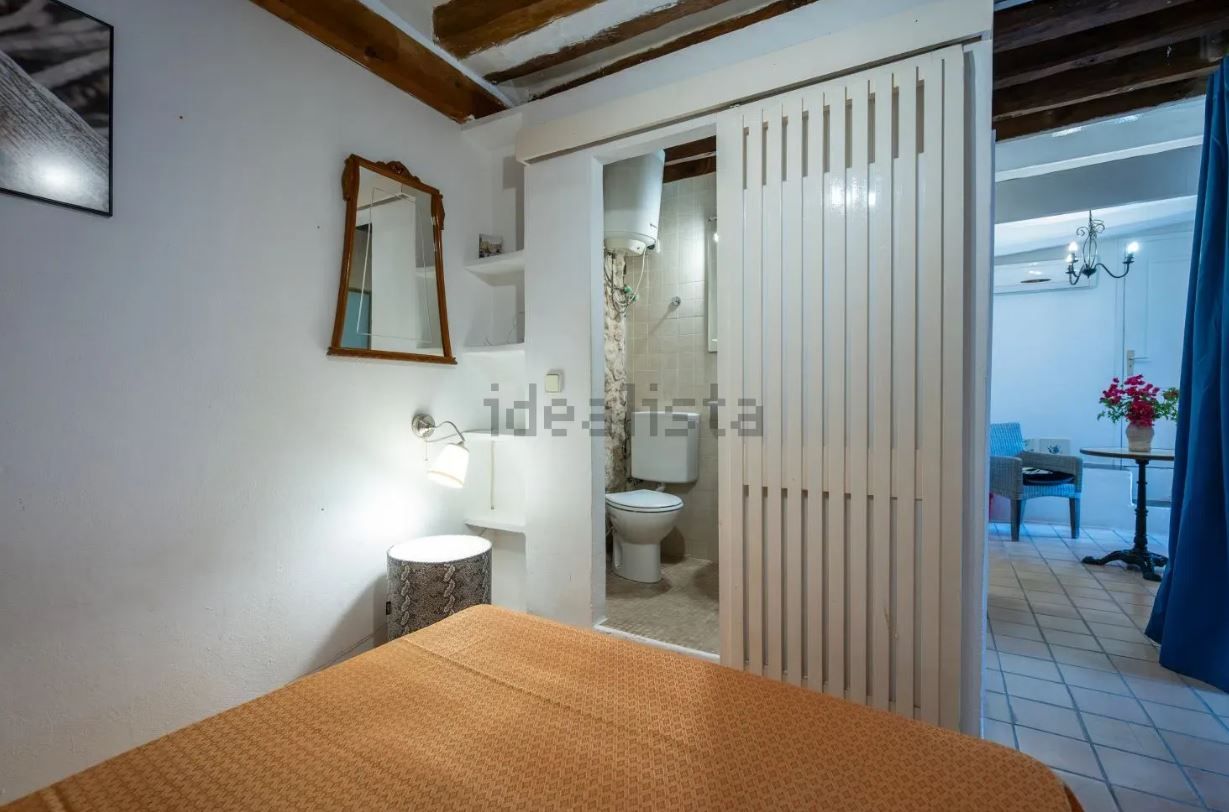 A la venta un edificio con dos apartamentos y negocio en Ibiza por 625.000 euros