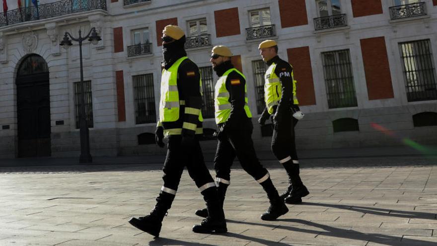 Militars de la UME passegen per Madrid per controlar que tothom es quedi a casa