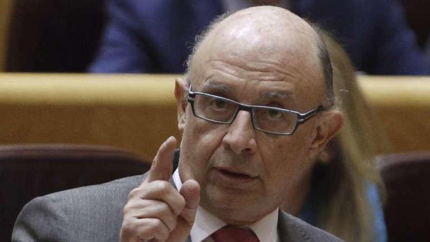 Cristóbal Montoro, ayer, en el Congreso.