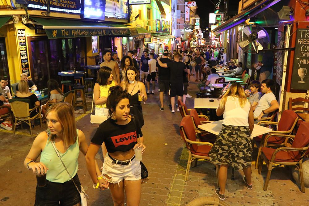 Una noche con la Policía en el West End en Sant Antoni (Ibiza)