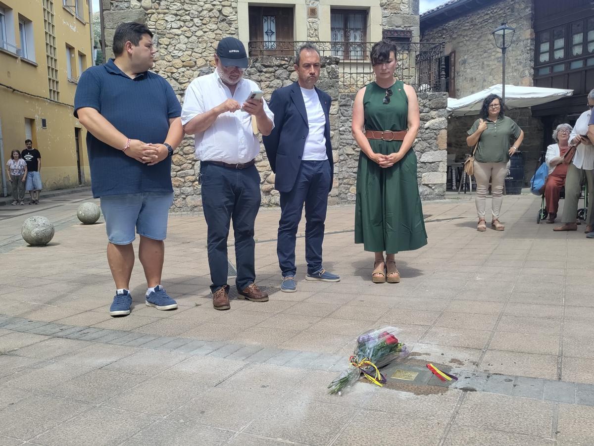 Parres coloca su stolperstein en memoria de Manuel Cueto Pérez
