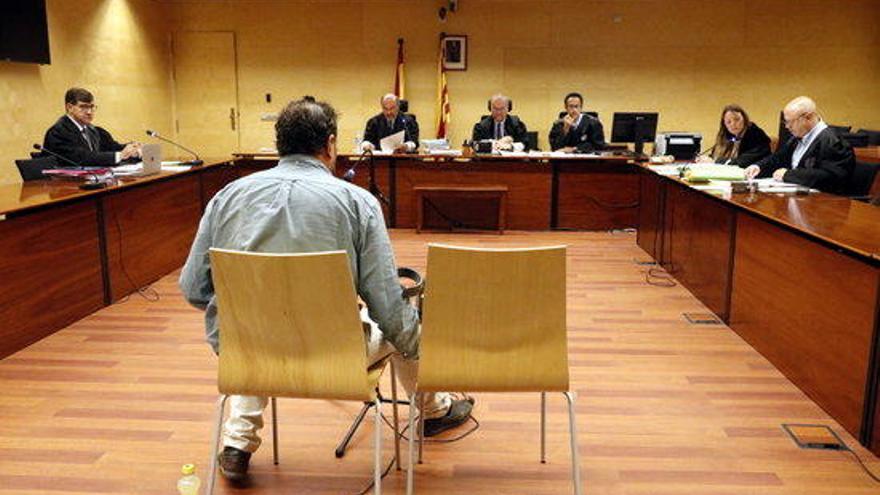 D&#039;esquenes, l&#039;acusat d&#039;apunyalar el veí a Figueres