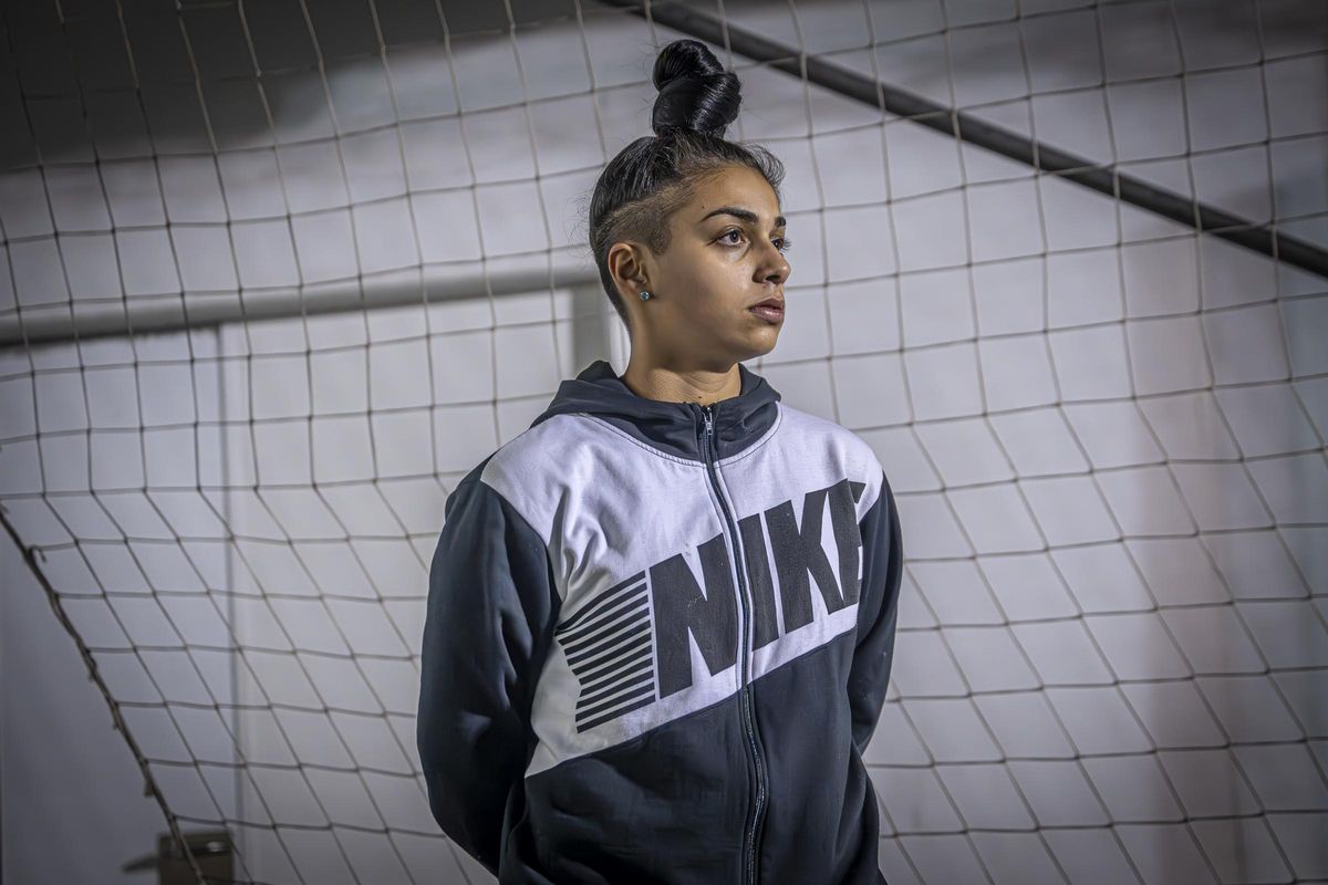 Entrenamiento del primer equipo de fútbol femenino que se crea en el barrio de La Mina