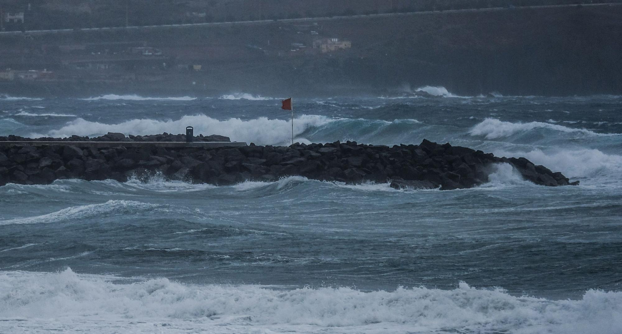 La borrasca Celia deja un temporal de viento y mar en Gran Canaria (14/02/2022)