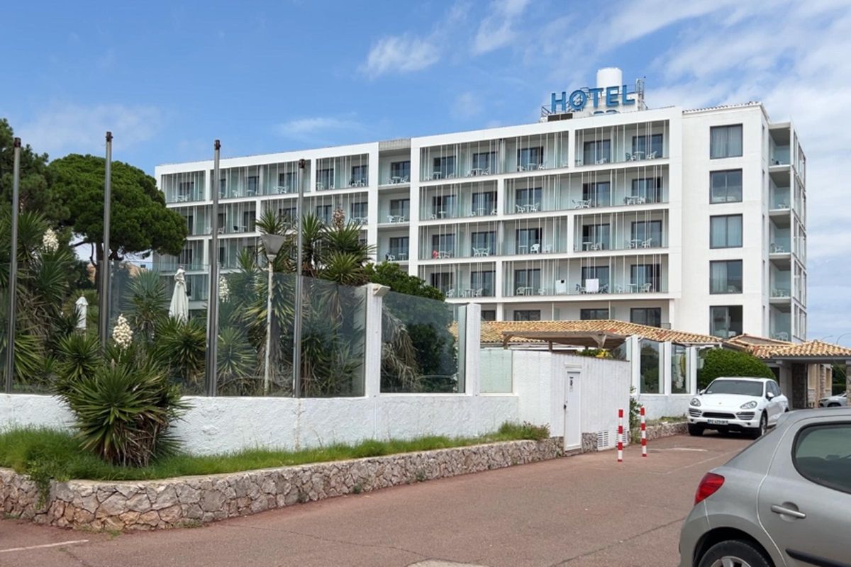 L'hotel Nieves Mar de l'Escala.