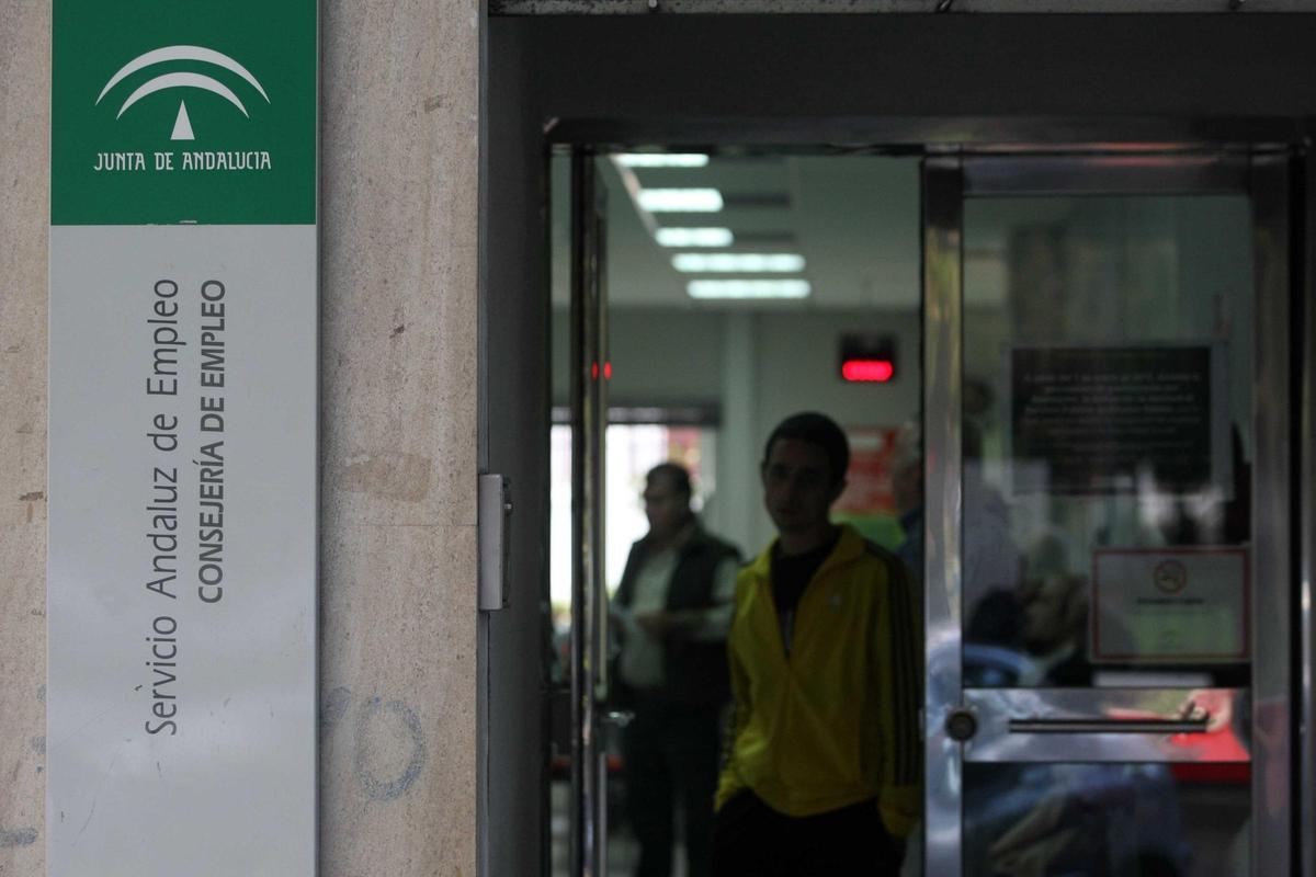 Oficina del Servicio Andaluz de Empleo (SAE) en la plaza de Colón, en Córdoba.