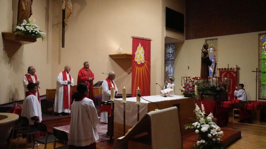 El barrio de los Bloques honra a su patrón San Lorenzo con una misa y una procesión