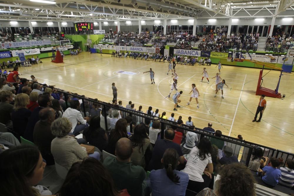 Celta Zorka y Perfumerías Avenida disputan un amistoso en honor al presidente del club vigués. Horas antes jugaron las categorías inferiores del Club Baloncesto Porriño y el Corruña Basquet Atlántico.