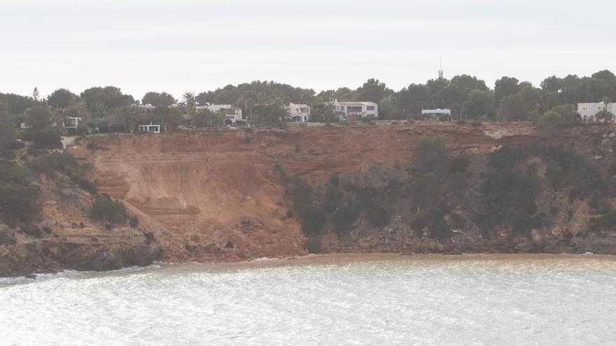 Imágenes del derrumbe en un acantilado en Porroig